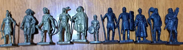 LOTE - RARO ORIGINAL KINDER OVO SCAME - 11 ESTATUETAS METÁLICAS HISTÓRICAS VINTAGE