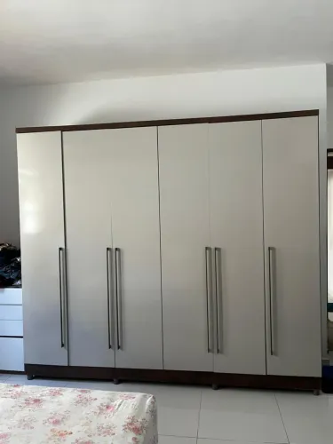 Guarda roupa grande
