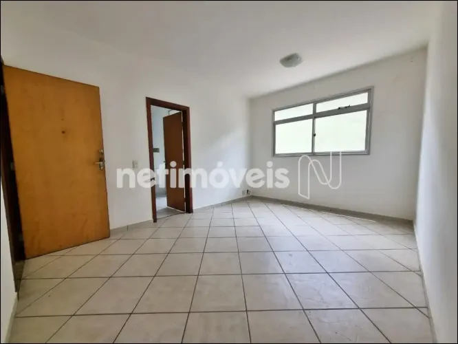 Apartamento de 80m²; com 03 quartos, suíte, varanda e 01 vaga à venda no Bairro Álvaro Cam