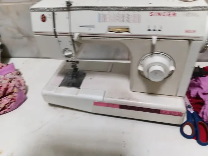 Venda MAQUINA DE COSTURA FACILIITA