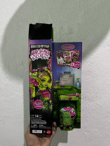 Caixa Vênus self scare monster high g3