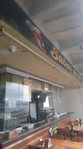 Cozinheira, auxiliar de cozinha e atendente