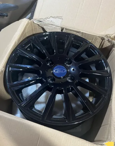 Rodas Ford - Aro 15 4x108 + Bicos Cor Preto (Black Piano)