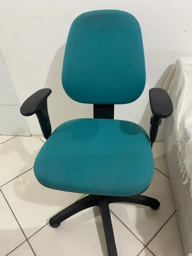Cadeira de Escritório Giratória Azul-Turquesa com Regulagem (Ótimo Estado)