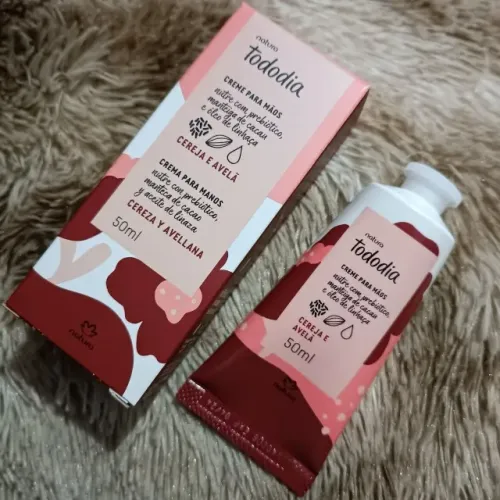 Creme para as mãos Cereja e Avelã