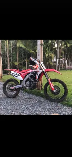 Vende-se CRF 450 R , 2019 oficial . Motor 90 hrs original . 