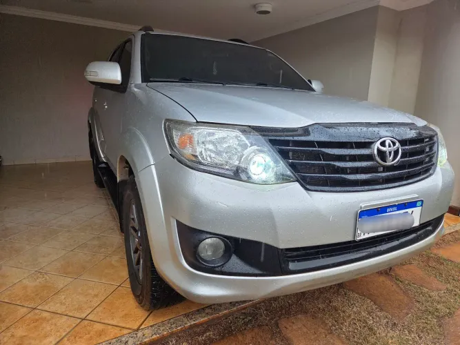 Toyota Hilux SW4 SR 4X2 2.7/ 2.7 Flex 16V Aut. 2012