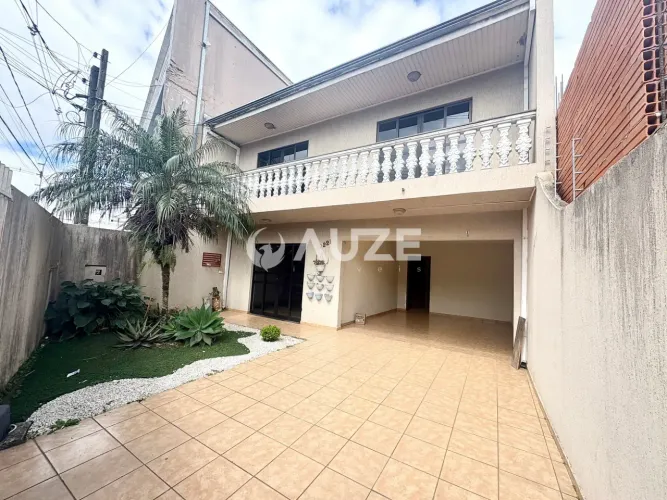 Sobrado á venda com excelente localização no Sítio Cercado Curitiba/PR