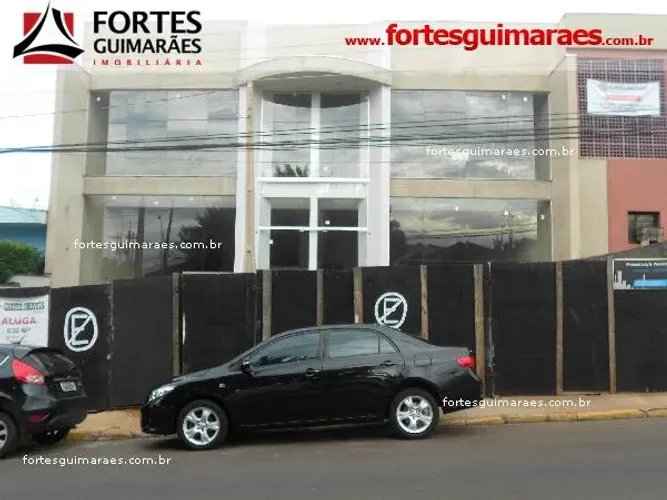Salão/ Loja com 577m² em 3 pavimentos sendo salão, mezanino e subsolo, 416m² destinados à 