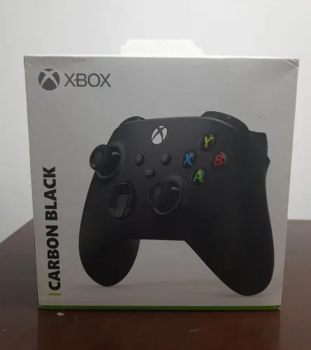 Controle Xbox Series Carbon Bkack na caixa