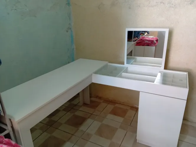 Vendo escrivaninha+penteadeira