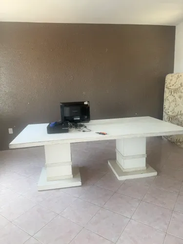 Mesa branca grande 2,20 por 1,10