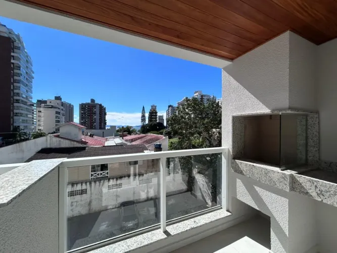 Apartamento com Sacada e Churrasqueira no bairro Agronômica, em Florianópolis