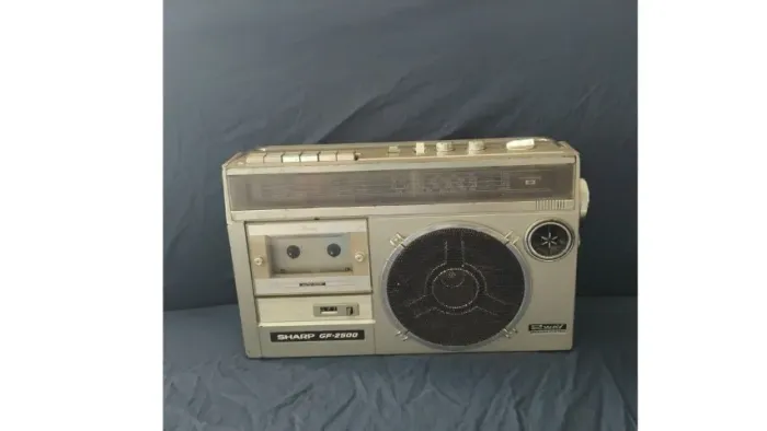 Rádio gravador Sharp modelo GF2500
