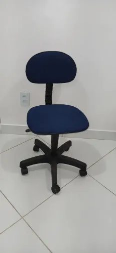 Cadeira de escritório giratória no precinho!