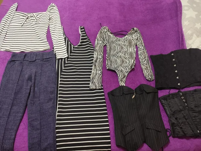 Lote - 25 roupas femininas Tam P e M - 19 vestidos, 1 calça, 1 body, 1 blusa, 3 corselets