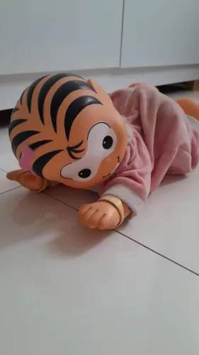 Mônica q engatinha