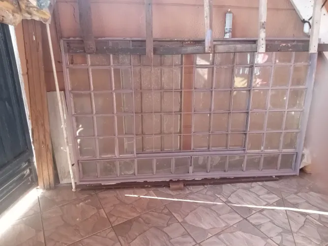 Vende-se janela 