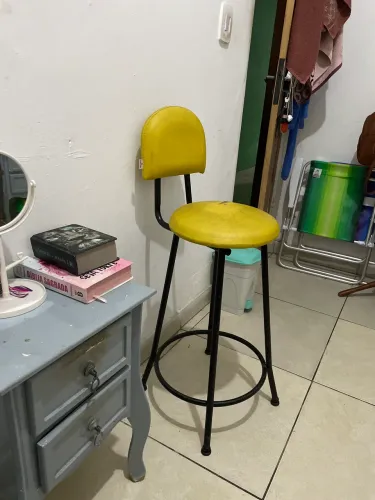 Banqueta amarela