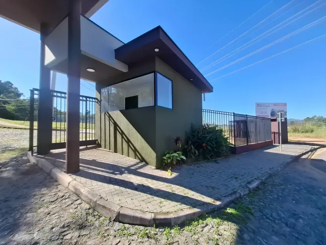 TERRENO PRONTO PARA CONSTRUIR DENTRO DE CONDOMÍNIO - GUARAREMA SP