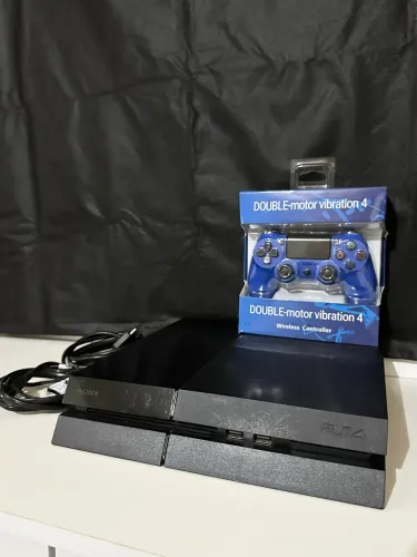 PlayStation 4 com controle novo