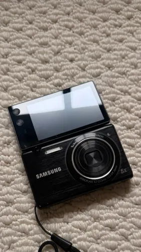 Camera Samsung MV800