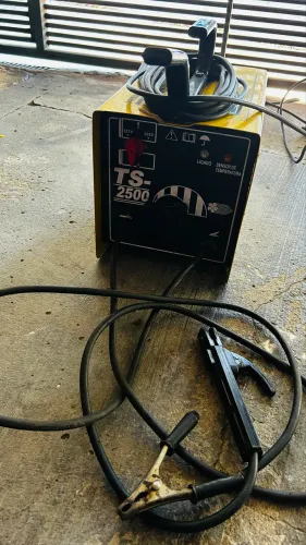 Vendo máquina de solda bivolt 250a