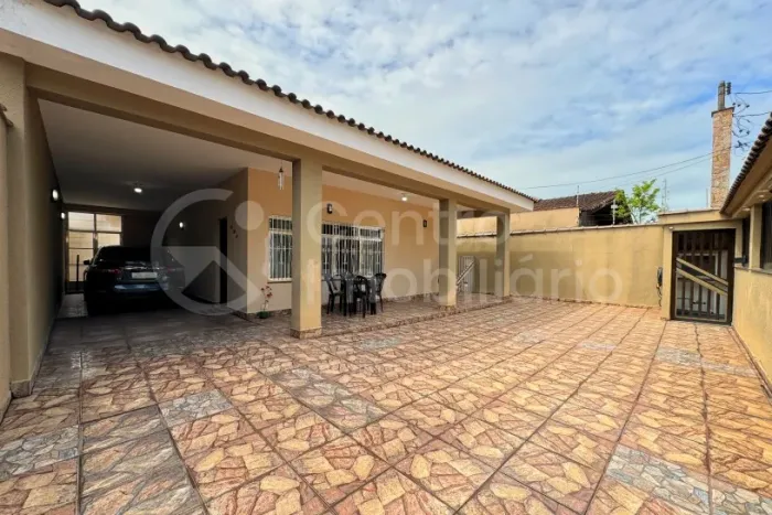 CASA à venda com 3 quartos em Peruíbe, no bairro Balneario Florida