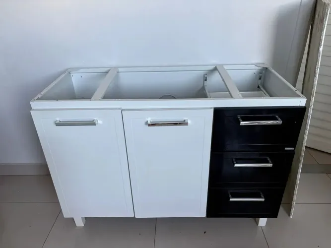 Vende-se armário semi novo com suporte para pia ou balcão R$ 150,00