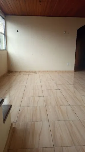 Aluga-se apartamento 2 quartos grandes