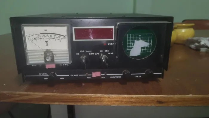 Frequencímetro digital com osciloscópio RF LEVEL