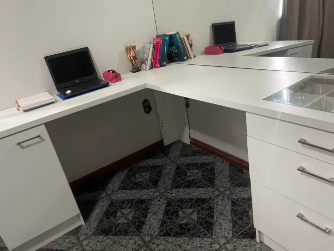 Móvel de estudo/penteadeira