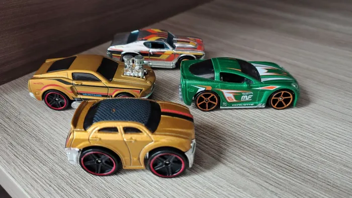 Lote 4 (quatro) miniaturas HotWheels Tooned (2018-2020)