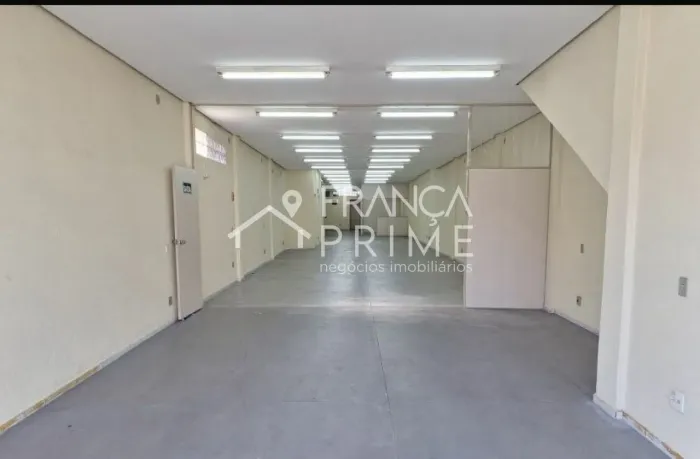 Salão comercial 240 m² locação, copa, 3 banheiros .trifásico, sala para escritório na Vila
