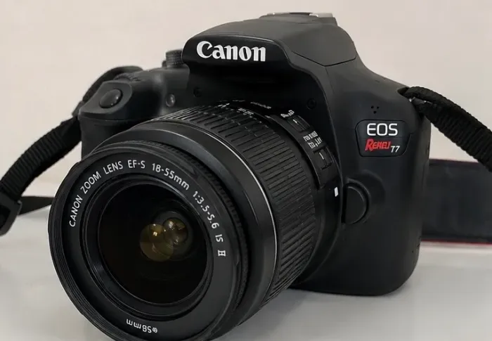 Canon EOS Rebel T7 + Lente 18-55mm *Acompanha bolsa para armazenar*