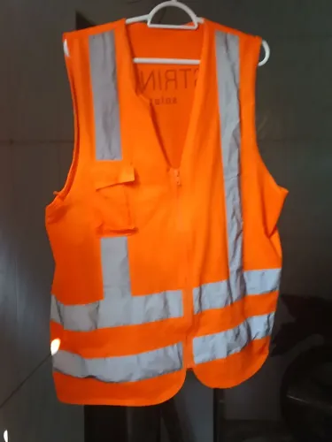 Vendo um colete tamanho m 30 reais moro no bairro São Gabriel 