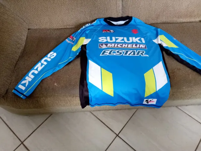 Camisa Manga Longa (Estampa Suzuki), Tamanho-G. Retirada na Região da Pampulha.