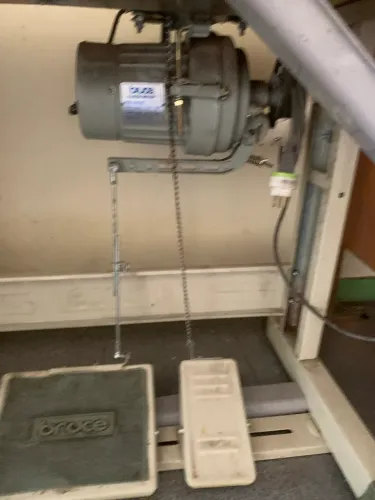 Vende se máquina de costura(overloque)