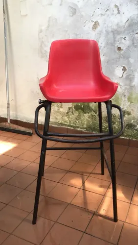 cadeirão de criança antigo, vintage, reliquia