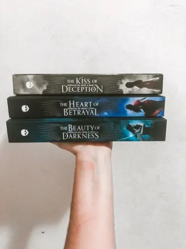 Trilogia de crônicas de amor e ódio