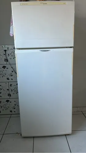 Vende-se Geladeira