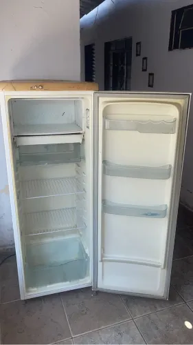 Geladeira Eletrolux (entrego)