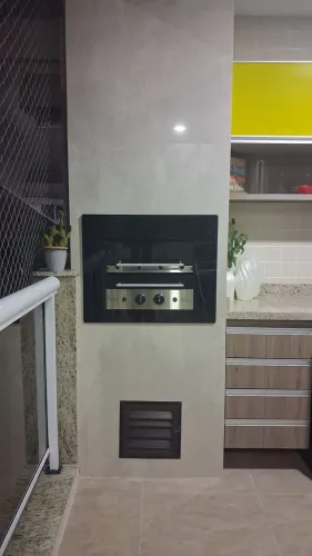 Churrasqueira de embutir a gás, marca Hope, usada apenas 4 vezes. Motivo: Mudança.