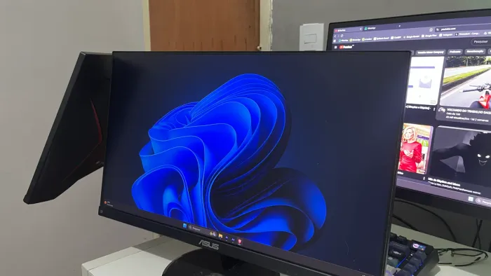 Monitor Gamer Asus VP249QGR 23.8" IPS 144Hz 1ms Full HD - Muito Conservado