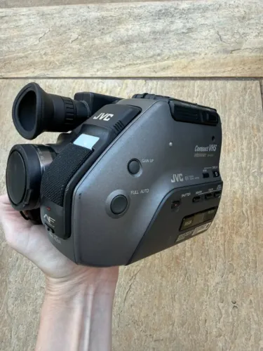 Filmadora JVC VHS-C (modelo VU3053IE)