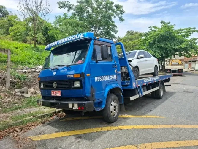 COM DEFEITO: Caminhão Plataforma VOLKSWAGEN 7.90