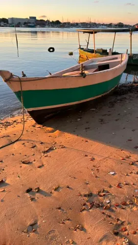 Barco de fibra ideal para pesca