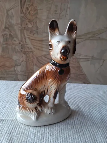 Escultura cachorro antigo década 70 bibelô porcelana