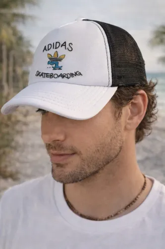 1 Boné ADIDAS semi novo edição limitada 50,00