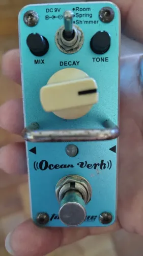 Pedal de reverb com 3 reverbs 